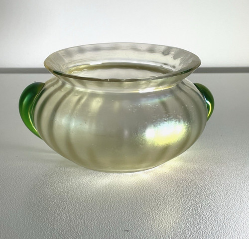 Petit vase irisé - ,